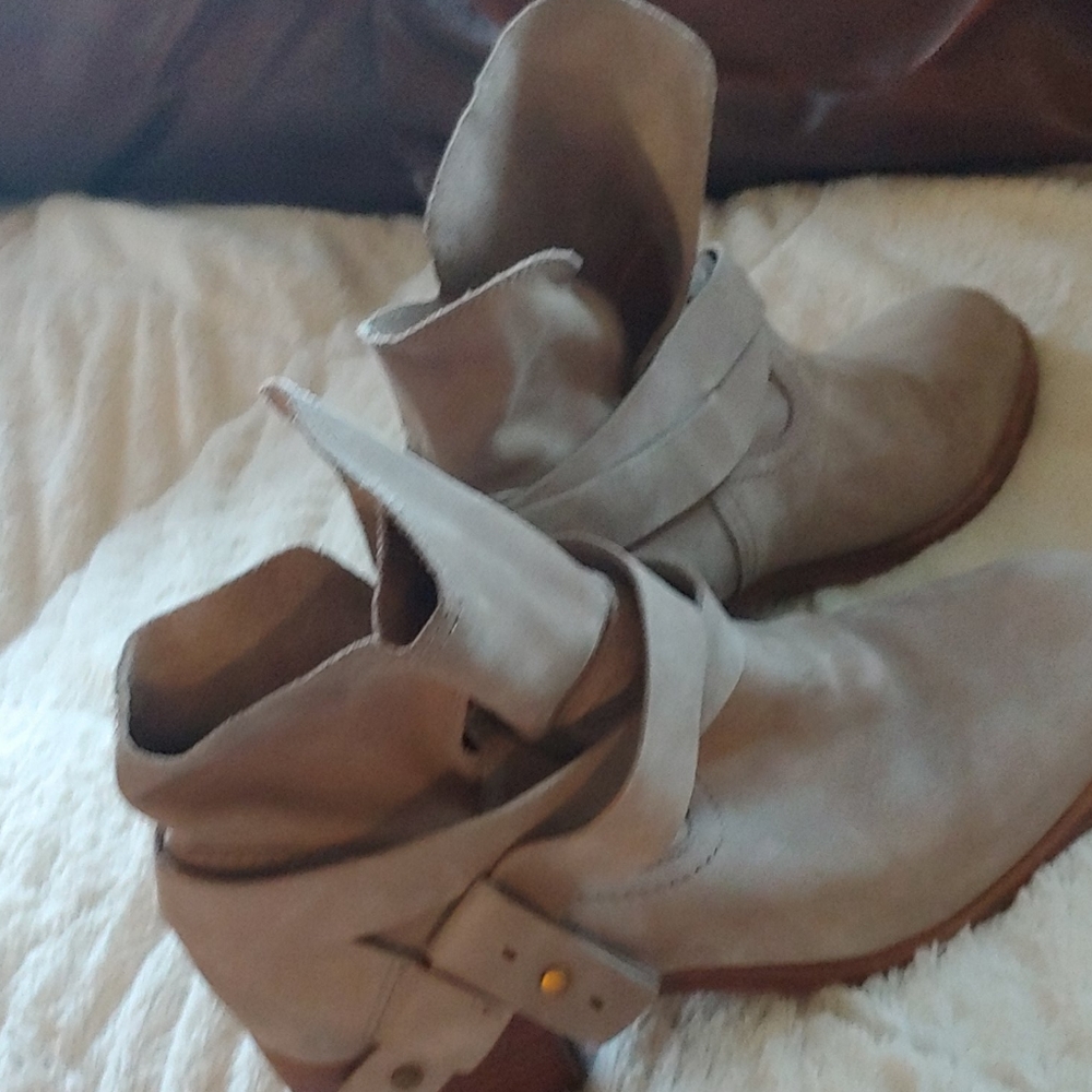 UGG Women's Ankle Boots in Light Gray